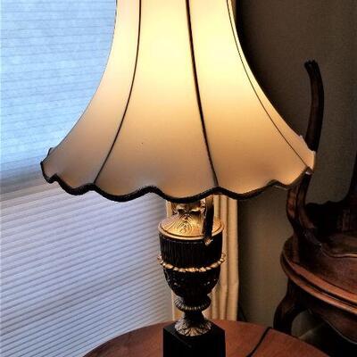 Lot #29 Vintage Metal Table lamp with classic styling