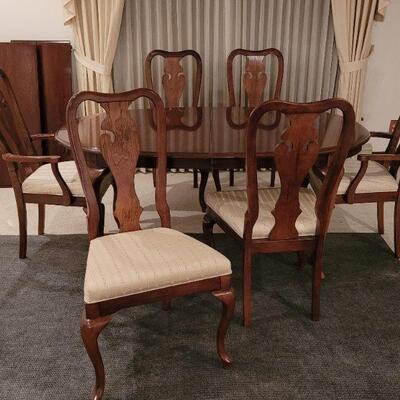 Lot 118: Bernhardt Cherrywood Dining Table with 8 Chairs & 2 Leaves