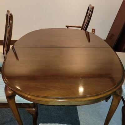 Lot 118: Bernhardt Cherrywood Dining Table with 8 Chairs & 2 Leaves