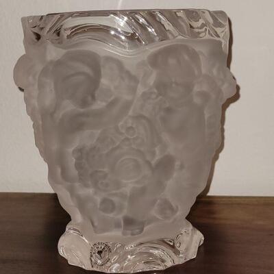 Lot 120: BOMBAY Cherub Crystal Vase (7.5" Ã— 6")