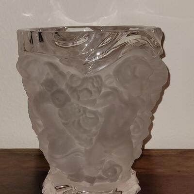 Lot 120: BOMBAY Cherub Crystal Vase (7.5" Ã— 6")
