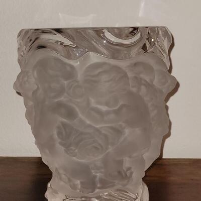 Lot 120: BOMBAY Cherub Crystal Vase (7.5" Ã— 6")