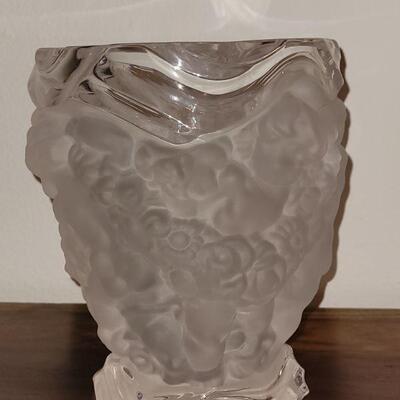 Lot 120: BOMBAY Cherub Crystal Vase (7.5" Ã— 6")