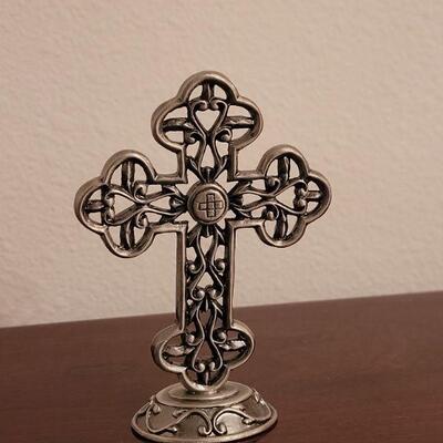 Lot 138: Small Cross