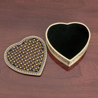 Lot 142: BOMBAY Jeweled Heart Box