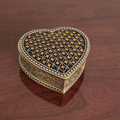 Lot 142: BOMBAY Jeweled Heart Box