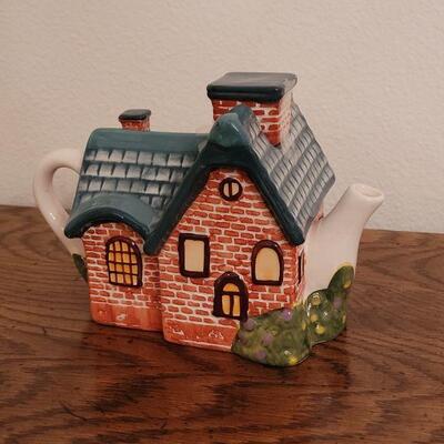 Lot 145: Vintage Teapot