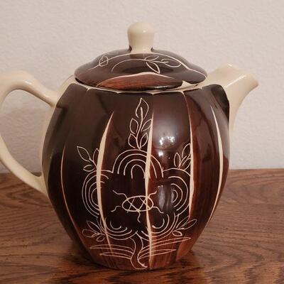 Lot 146: Vintage Teapot