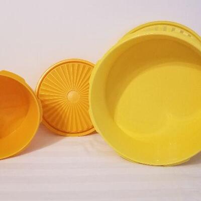 Lot #45  6 Pieces Vintage Tupperware - 1970's