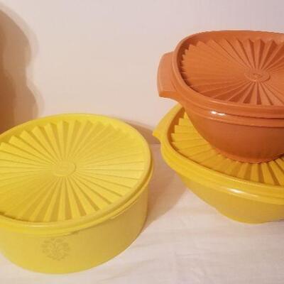 Lot #45  6 Pieces Vintage Tupperware - 1970's