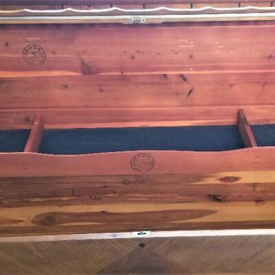 Lot #60  Vintage Roos Sweetheart Cedar Chest - very clean