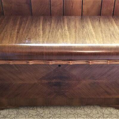 Lot #60  Vintage Roos Sweetheart Cedar Chest - very clean