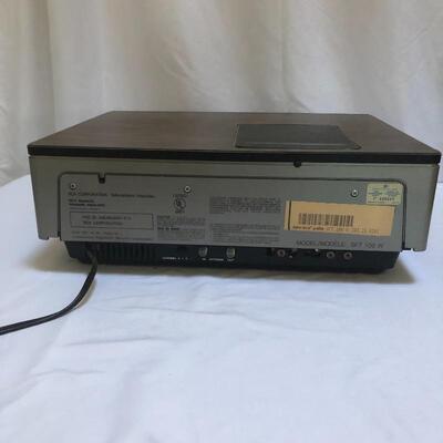 Lot 1 - RCA Video Disc Player & Discs