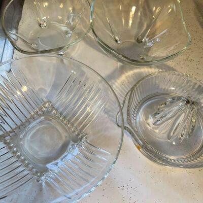 Group of glassware / bowls