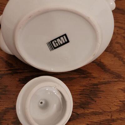 Lot 152: (2) Small Teapots