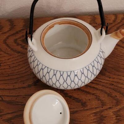 Lot 154:  Vintage Teapot (has a chip but the piece can be reattached)
