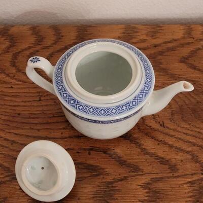 Lot 155: Eggshell Chinese Teapot 