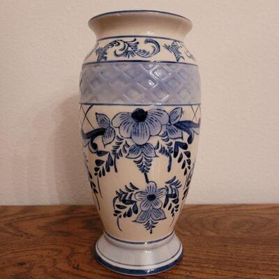 Lot 159: Blue & White Vase