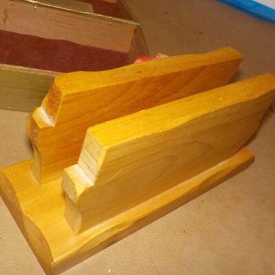 2- Hand made Jewelry 6x5' and Napkin holder hand made.