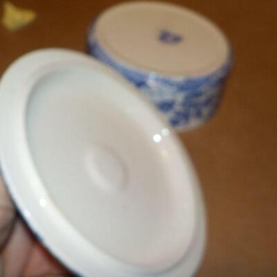 " W.R. Midwinter Landscape servingnbowl with cover 7in."