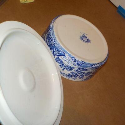 " W.R. Midwinter Landscape servingnbowl with cover 7in."