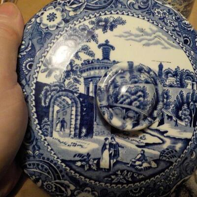 " W.R. Midwinter Landscape servingnbowl with cover 7in."