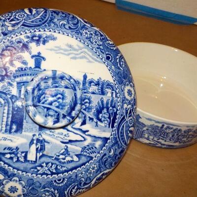 " W.R. Midwinter Landscape servingnbowl with cover 7in."