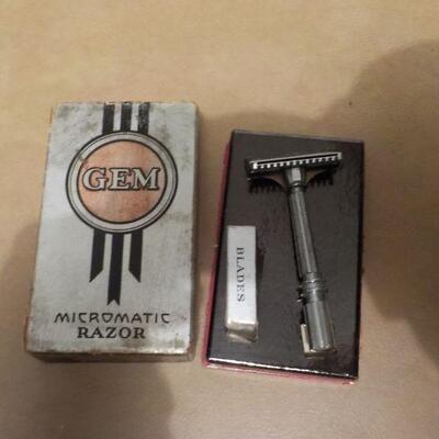 " 1930's Gem Razor and Box".
