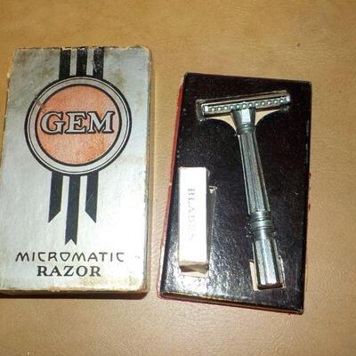 " 1930's Gem Razor and Box".