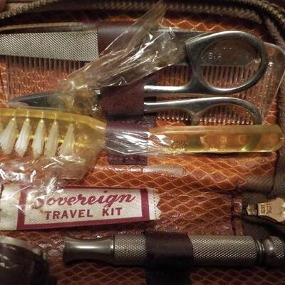 " Gillette Leather Sovereign Travel Kit" est. 1940's.
