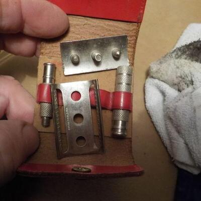 " Women's 1930's Razor made in Germany Kit".
