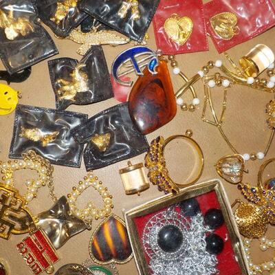 " Custom Jewelry accessory kit/ 100+ pieces ".