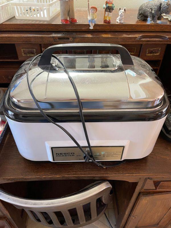 Nesco Roaster / super clean