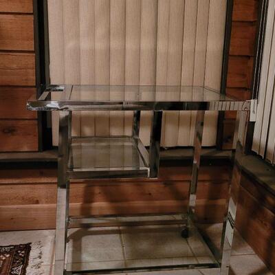 Lot 172: Mid Century Bar Cart 30" Ã— 21" Ã— 21.75"