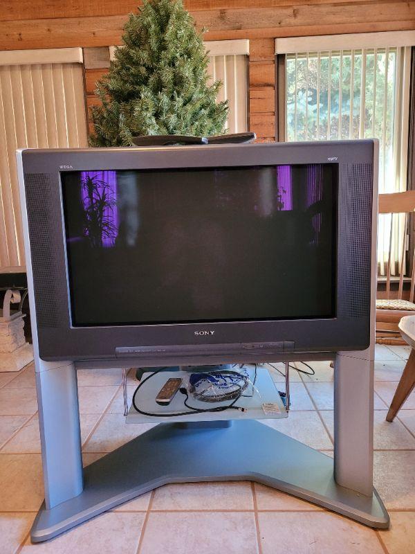 Lot 174 Sony HDTV Trinitron kd34xbr960 with Remote