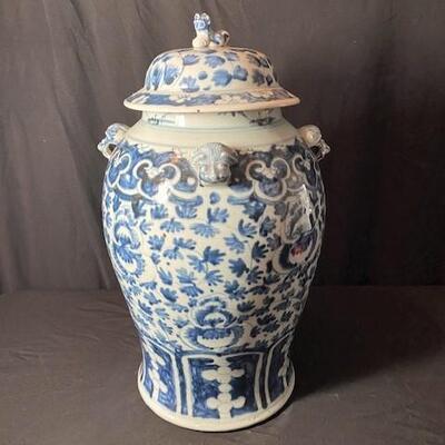 LOT#81LR: Blue & White Porcelain Covered  Jar w/ Foo Dog Finial