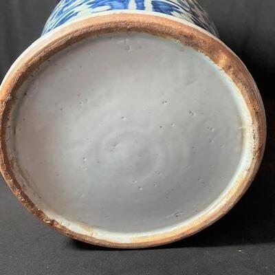 LOT#81LR: Blue & White Porcelain Covered  Jar w/ Foo Dog Finial