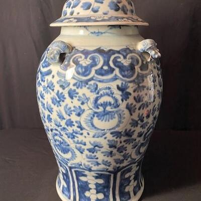 LOT#81LR: Blue & White Porcelain Covered  Jar w/ Foo Dog Finial