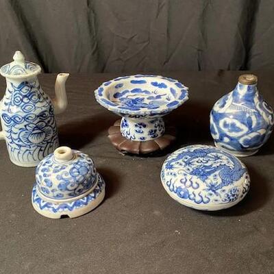 LOT#83LR: Assorted Asian Blue Underglaze Lot