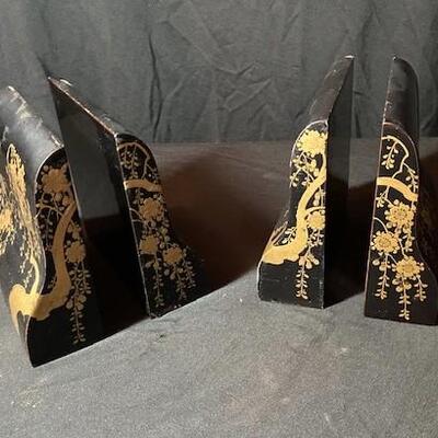 LOT#133LR: Pair of Japanese Lacquered Bookends