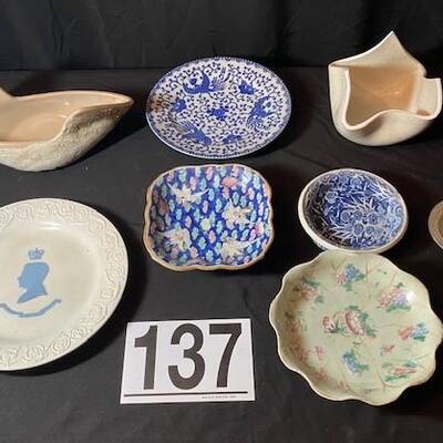 LOT#137LR: Assorted Ceramic Plate & Bowl Lot