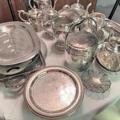 LOT#138LR: 30+ Piece Assorted Silverplate Lot