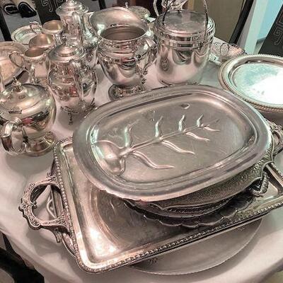 LOT#138LR: 30+ Piece Assorted Silverplate Lot