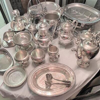 LOT#138LR: 30+ Piece Assorted Silverplate Lot