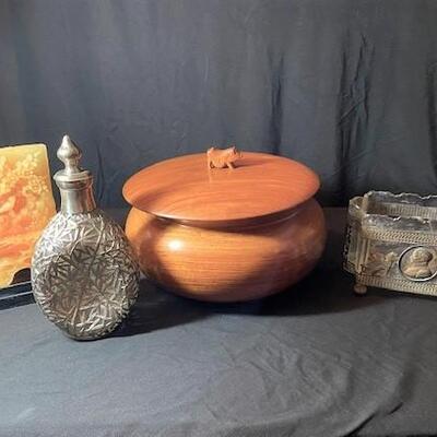 LOT#144LR: Assorted DÃ©cor Lot #3