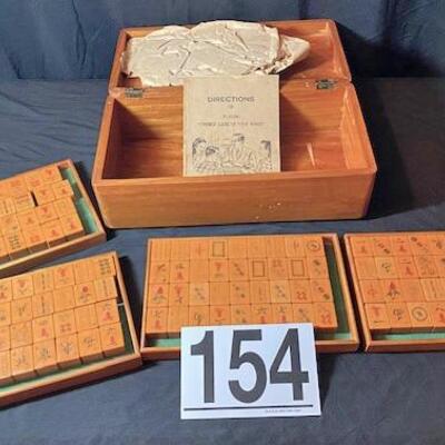 LOT#154LR: Vintage Bakelite Mahjong Set