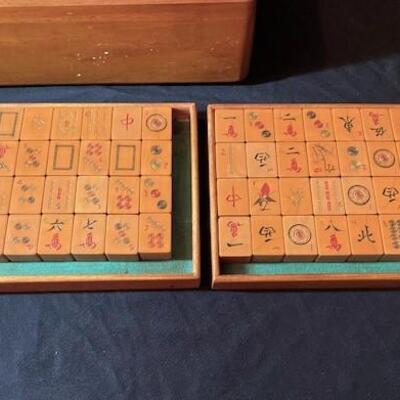 LOT#154LR: Vintage Bakelite Mahjong Set