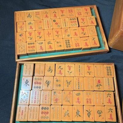 LOT#154LR: Vintage Bakelite Mahjong Set