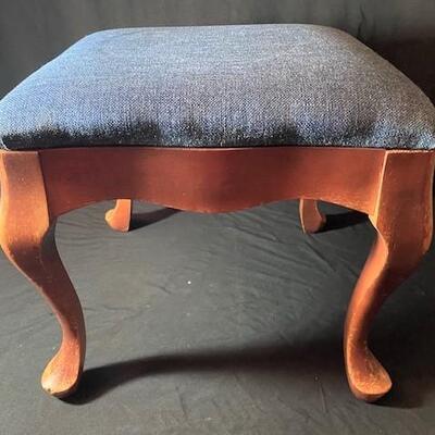 LOT#155LR: Queen Anne Style Footstool