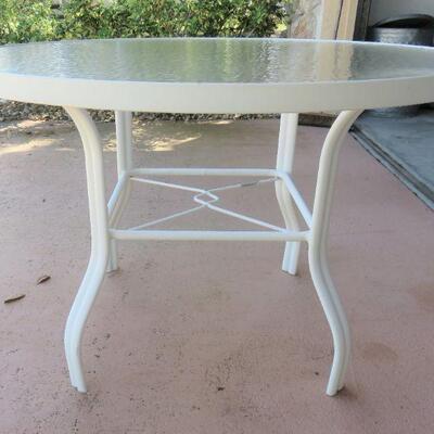 LOT#209G: Round Patio Table